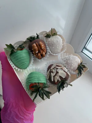 Клубника и бананы в шоколаде