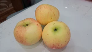 Яблоки красные