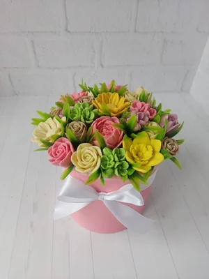 Шоколадные цветы в шляпных коробках (композиция 1)