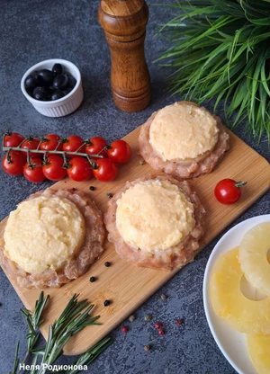 Курочка вязанка в беконе с картофелем, грибами и сыром