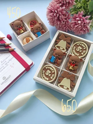 Ассорти сухофруктов в шоколаде: курага, карамелизованные апельсины, финики с грецким орехом, манго и яблоки