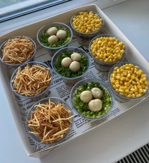 Гастробокс с закусками (бенто торты, тарталетки, рулетики, мини-вафли, канапе)